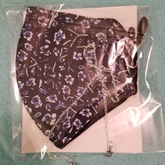 LAST ONE 💙💙💚💚Tori burch facemask - Picture 3 of 5